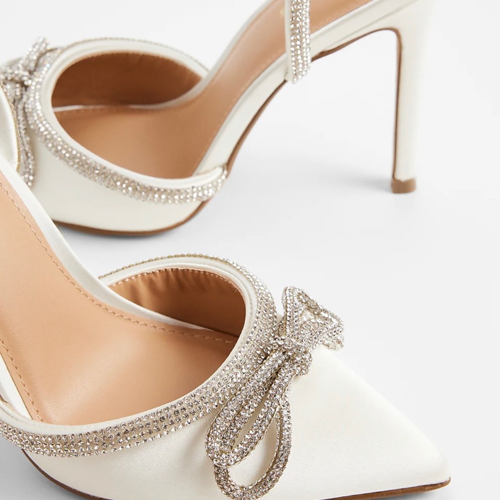 Beautiful size 10 Elope by EXPRESS. Butterscotch suede W/ Crystal bow.